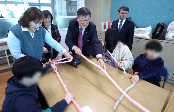 학생 23명, 교직원 26명…이런 '비대칭 학교' 전국에 310곳