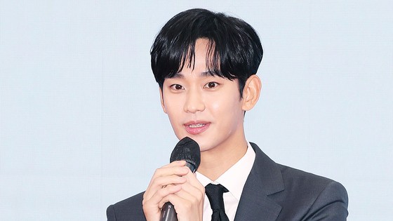 <b>김수현</b> 측 "故<b>김새론</b>과 2019년부터 <b>교제</b>…미성년자 아니었다" [전문]