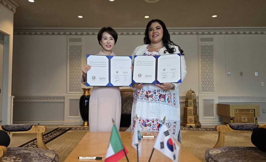 뉴욕 유엔 본부 이스트 라운지에서 진행된 ㈔세계여성평화그룹(IWPG)와 아고라(AGORA)의 양해각서(MOU) 체결식 모습