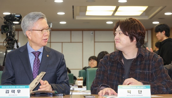 제적 초읽기에도 <b>의협</b> "<b>의대생</b> 판단 존중"…박단은 "주저앉지 마라"