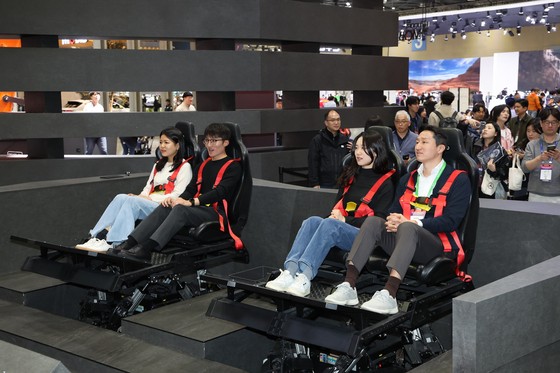[사진] 모빌리티쇼 찾은 정기선 부회장