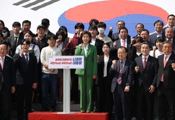 <b>나경원</b>, <b>대선</b> 출마 "이번 <b>대선</b>은 제2 건국전쟁…<b>이재명</b> 꺾겠다"
