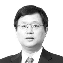 윤 전 대통령, 청년층에 뻔뻔함 전수하려 하나 [김성탁의 시선]