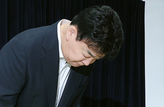 백종원 <b>더본코리아</b> "조직 문화, 위생 시스템 전면적 <b>쇄신</b>"