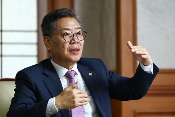 [강찬호의 뉴스메이커] “부정선거론 차단 위해 사전투표자수 매시간 공개 결정”