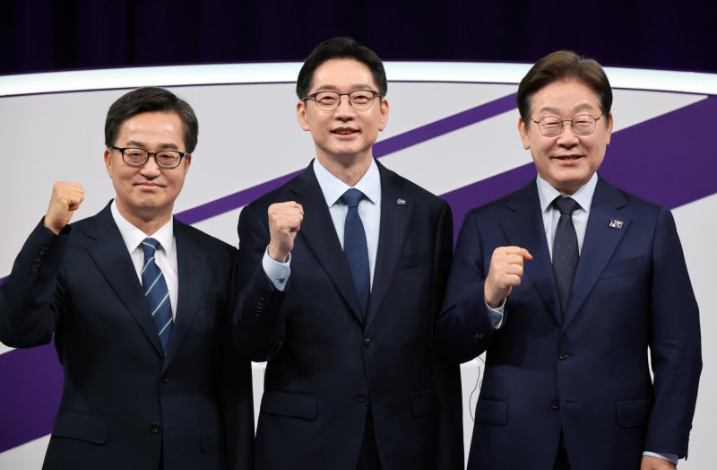 <b>이재명</b>·<b>김동연</b> “내란은 사면 금지” <b>김경수</b> “계엄선포 요건 강화”