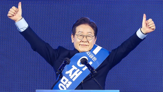 '어대명' 확인시킨 첫 <b>경선</b>…<b>이재명</b>, <b>충청</b>서 88.15% <b>압승</b>
