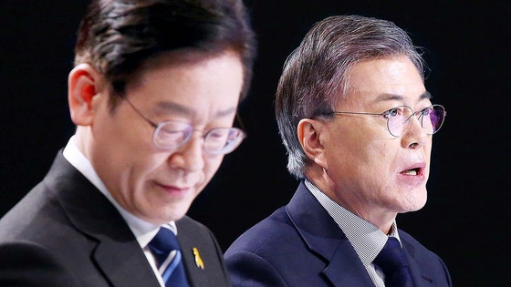 이재명 더불어민주당 경선후보와 문재인 전 대통령. 연합뉴스