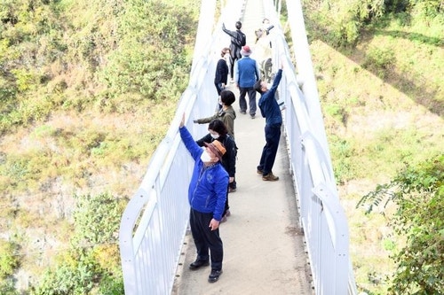 광주 <b>제석산 구름다리</b>서 2개월만 또 <b>추락사</b>…그물망 설치 등 논의