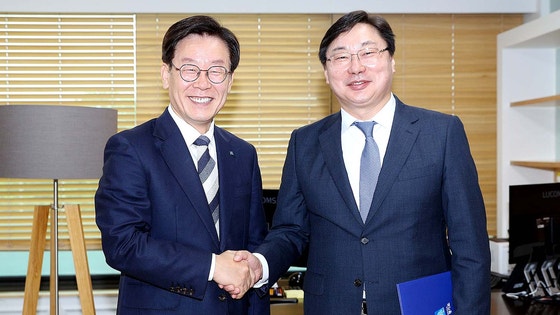 <b>이재명</b> '<b>대북송금</b>' <b>재판</b> 재개…法 “檢, 사실 맞춰 <b>공소장</b> 정리를”