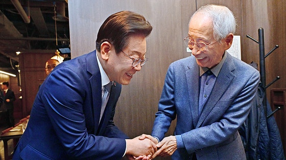 <b>이재명</b>, 광폭 우클릭…'보수책사' <b>윤여준</b> 선대위장 <b>영입</b>