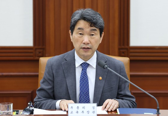 (서울=뉴스1) 임세영 기자 = 이주호 사회부총리 겸 교육부 장관이 1일 서울 종로구 정부서울청사에서 열린 사회관계장관회의에서 발언을 하고 있다. 2025.5.1/뉴스1