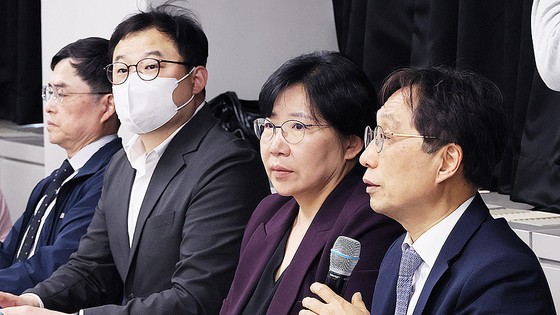 지난달 30일 서울 종로구 서울대학교 치과병원에서 열린 교육부-의대학장단 간담회에서 이종태 한국의과대학·의학전문대학원협회 이사장이 발언하고 있다.연합뉴스