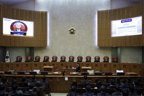 조희대 대법원장을 비롯한 대법관들이 1일 서울 서초구 대법원에서 더불어민주당 이재명 대선 후보의 공직선거법 위반 사건 상고심 선고를 위해 참석해 있다.연합뉴스
