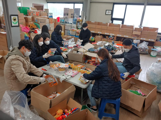사단법인 트루는 매달 장난감 학교 '쓸모'를 열고 있다. 아이, 시민들이 폐장난감을 직접 분해하고 예술 작품을 창조하는 프로그램이다. 사진 트루