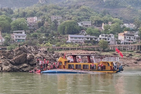 4일 중국 서남부 구이저우성의 관광지에서 유람선 4척 전복사고가 발생해 5일까지 9명이 사망하고 1명이 실종됐다고 당국이 발표했다.신화=연합뉴스