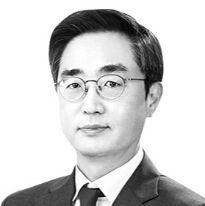 [조민근의 시선] 정쟁에도 레드라인은 있다