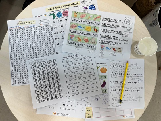 임동선씨가 서울 영등포구 치매안심센터에서 수행한 경도인지장애 작업치료 프로그램.문희철 기자