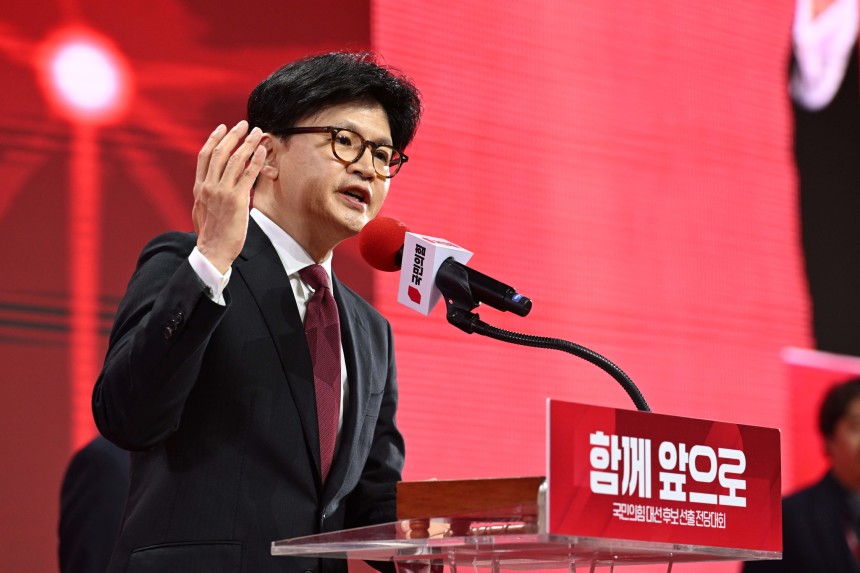 국민의힘 한동훈 대선 후보가 3일 경기 일산 킨텍스에서 열린 제5차 전당대회에서 탈락한 후 승복연설을 하고 있다. 임현동 기자
