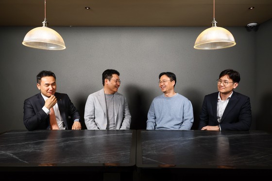 "샤넬백 반값, 왜 안 삽니까?" 미장 팔고 국장 갈아탈 때