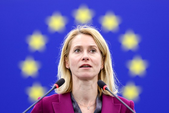 카야 칼라스 EU(유럽연합) 외교안보 고위대표가 6일(현지시간) 프랑스 스트라스부르에서 열린 유럽의회 본회의에 참석해 발언하고 있다.EPA=연합뉴스