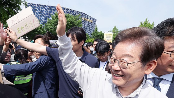 파기환송심, 대선 이후로 연기…이재명 “사법부, 민주주의 보루”