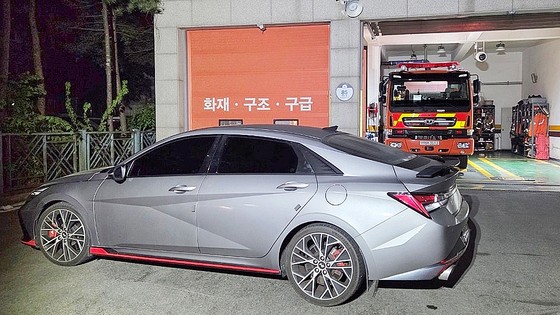 119안전센터 앞 가로막은 승용차. 연합뉴스
