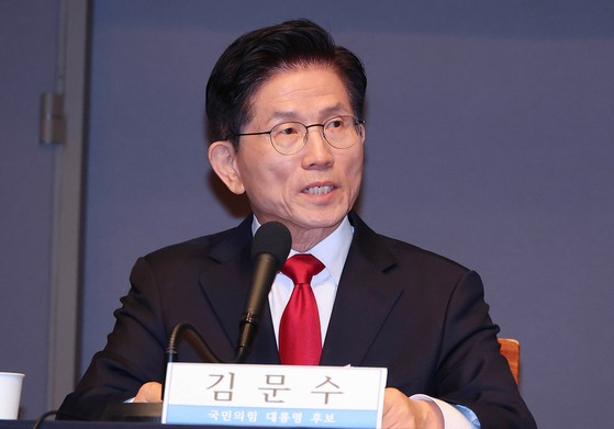 김문수 국민의힘 대선 후보가 8일 오전 서울 중구 프레스센터에서 열린 대통령 후보 초청 관훈클럽 토론회에서 기조연설을 하고 있다. 임현동 기자