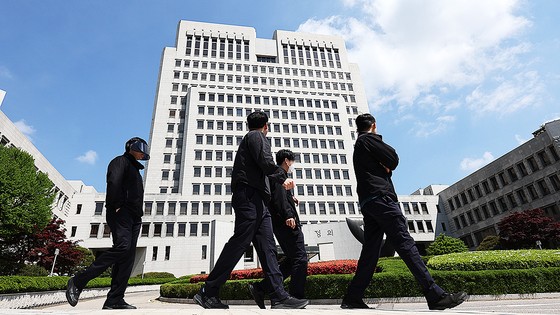  서울 서초구 대법원 청사의 모습. 최근 대법원이 이재명 더불어민주당 대선 후보에 대한 사건을 파기환송 결정하면서 민주당이 반발, 조희대 대법원장에 대한 청문회 및 탄핵 등의 조치를 예고하며 압박 수위를 높이고 있다