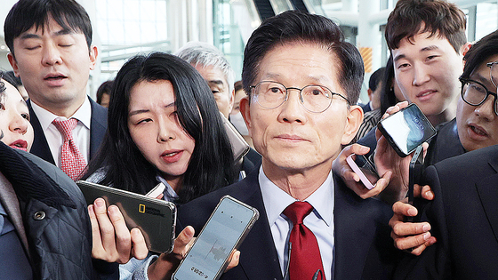 국민의힘 김문수 대선 후보가 6일 당 지도부가 단일화를 압박한다고 간주하고,선거 운동을 중단했다 연합뉴스