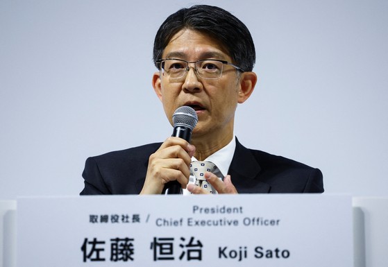 코지 사토 토요타 최고경영자(CEO)가 8일 도쿄에서 열린 결산발표회에서 발언하고 있다.연합뉴스