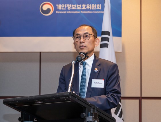 고학수 개인정보보호위원회 위원장이 8일 서울 용산구 그랜드 하얏트 서울에서 열린 주한미국상공회의소(암참) 간담회에서 강연하고 있다.[사진 개인정보보호위원회]