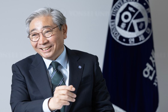"바이오·양자 융합…제2, 제3의 노벨상도 연대에서 나올 것"