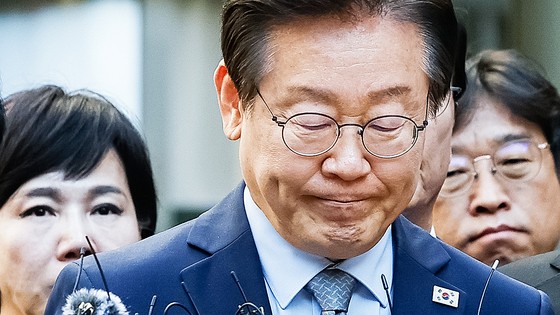 이재명 더불어민주당 대표가 지난 15일 오후 서울중앙지법에서 열린 공직선거법 위반 혐의 관련 1심 선고 공판을 마친 뒤 청사를 나서고 있다.최기웅 기자.