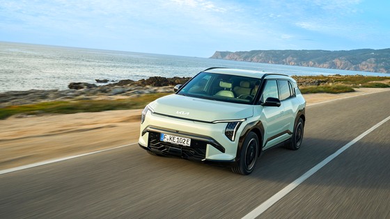 기아의 소형 전기 크로스오버차(CUV) EV3.EV3는 2025 탑기어 전기차 어워즈에서 최고의 크로스오버 전기차로 뽑혔다.사진 기아