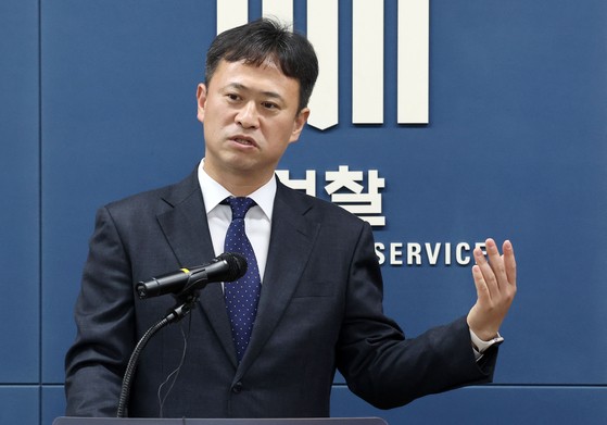 김용식 서울중앙지검 공정거래조사부장이 9일 오전 서초구 서울고등검찰청에서 미국 법무부와의 MOU를 기반으로 공조한 주한미군 관련 입찰담합 사건 수사결과를 발표하고 있다.