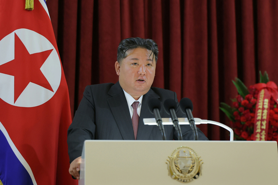 조선중앙통신은 지난 9일 김정은 북한 국무위원장이 러시아 전승절 80주년을 맞아 평양 주재 러시아 대사관을 방문해 축하 연설을 했다고 보도했다. 뉴스1