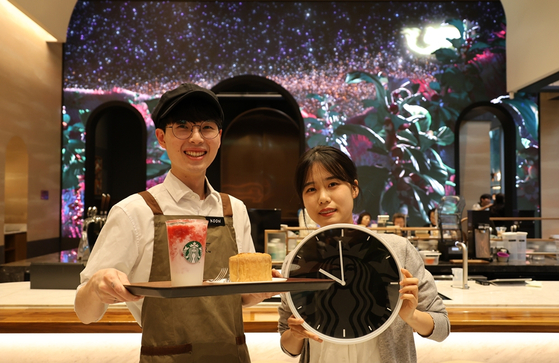 스타벅스가 이달 중순까지 전체 매장의 80%에서 영업 시간을 오후 10시까지로 확대한다고 11일 밝혔다. 사진 스타벅스 