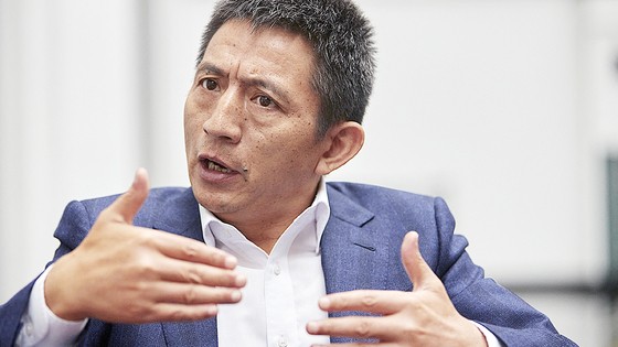 지난 2021년 7월 리청강 당시 중국의 국제무역기구(WTO) 상주 대표가 로이터 인터뷰에서 답변하고 있다.리청강 중국 국제무역담판 대표는 10~11일 이틀간 제네바에서 열린 미·중 경제무역 협상에 참석해 미국과