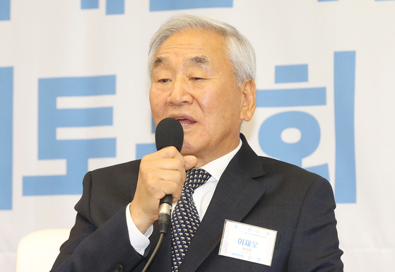 지난해 6월 18일 서울 중구 프레스센터에서 열린 제37주년 6.10민주항쟁 기념 '민주주의의 미래를 위한 대토론회'에서 이재오 민주화운동기념사업회 이사장이 발언하고 있다. 연합뉴스