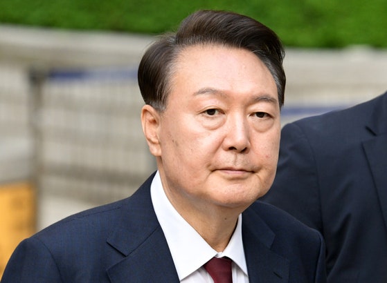 <b>윤석열</b>, 국민의힘 <b>탈당</b> "<b>김문수</b>에게 힘 모아달라"