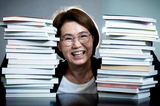 지난 8일 중앙일보 본사에서 소방 분야 최고 전문가인 임정열 전무를 만났다. 고난의 연속이던 인생을 반전시킨 데는 책이 결정적 역할을 했다. 장진영 기자