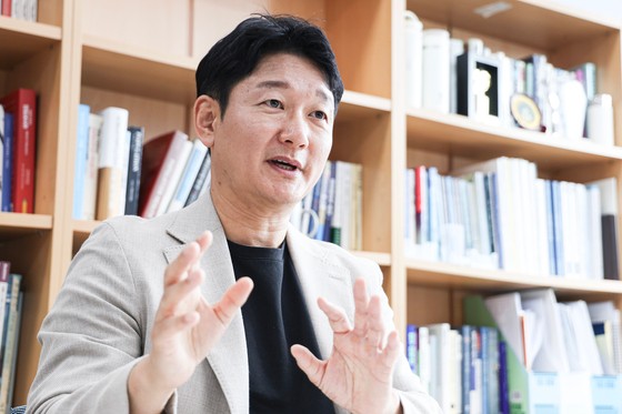인구학자인 조영태 교수는 "인구 변동에 따라 2030년대에는 일자리·교육·부동산 등에서 급격한 변화가 이뤄질 것"이라면서 "이를 대비할 골든타임이 앞으로 5년 남았다"고 강조했다. 김경록 기자 