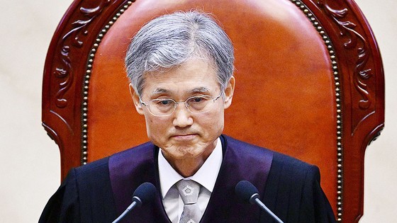 조희대 대법원장이 지난 1일 오후 서울 서초구 대법원 대법정에서 이재명 더불어민주당 대선 후보의 공직선거법 위반 사건 상고심을 선고하고 있다. 사진공동취재단