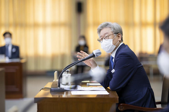 이재명 더불어민주당 대선후보가 경기지사이던 2020년 11월 27일 오후 경기도청 확대간부회의에서 발언하고 있다. 사진 경기도
