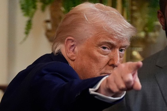 월스트리트저널(WSJ)에 따르면 이날 미국 30년물 미국 국채 금리는 전날보다 0.111%포인트 오른 연 5.09%를 기록했다. 장중엔 5.11%까지 치솟았다. 사진은 미국 트럼프 대통령. 