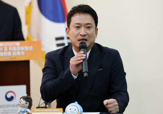 서경석 국민권익위원회 홍보대사 겸 자립 준비 청년 명예멘토가 지난 3월31일 서울 종로구 정부서울청사 별관에서 열린 자립준비청년 명예멘토 간담회에서 인사말을 하고 있다. 뉴스1