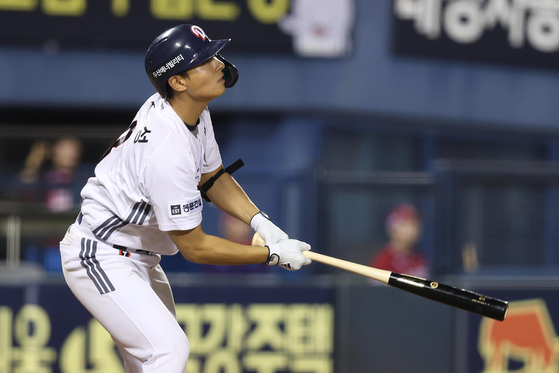 13안타 11득점 폭발…<b>롯데</b>, 선두 LG 꺾고 단독 2위 도약