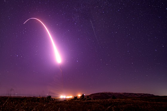 2019년 10월 2일(현지시간) 미국 공군의 미니트맨 3 대륙간탄도미사일(ICBM) 사격 훈련 장면. 미국은 동맹국에게 확장억제(핵우산)을 제공한다고 약속한다. 미 공군