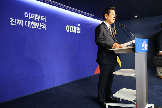 이재명 더불어민주당 대통령 후보가 25일 오전 서울 여의도 중앙당사에서 가진 기자간담회에서 모두 발언하고 있다. 뉴스1